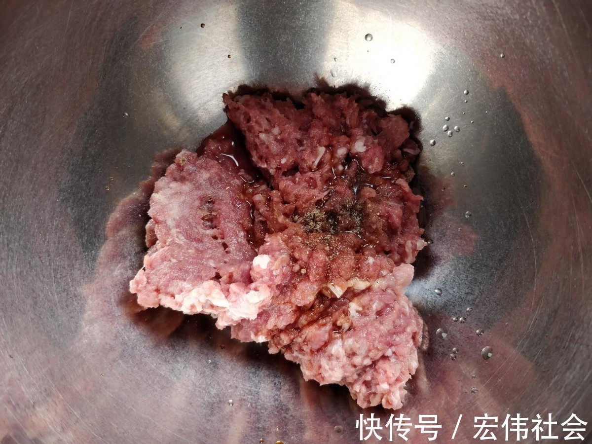 面饼|白菜猪肉水煎包,连吃一盘不过瘾,早餐不用出去吃了