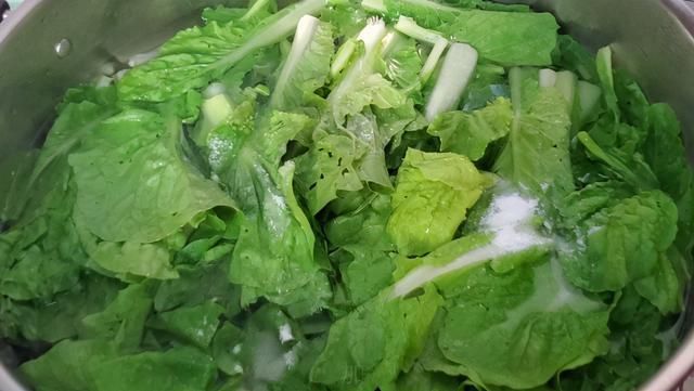 色香味|热天没食欲，这道凉拌菜别错过，5分钟就上桌，全家吃着比肉还香