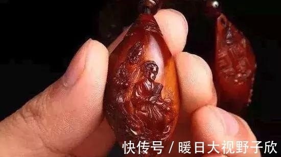 魏学洢！盘了600年的橄榄核包浆啥样？玉化橄榄核雕欣赏
