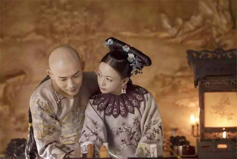 盛世|他自称是乾隆后代，手戴3亿的宝戒，专家要求上交，被他一口回绝