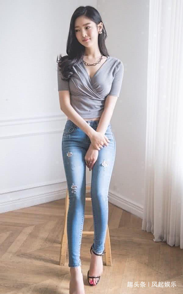 大长腿 百搭单品,牛仔裤搭配紧身打底,时尚而妩媚