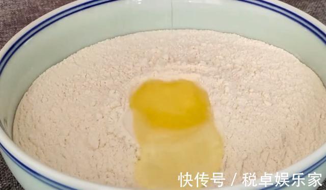 面食|发面直接加酵母粉和白糖是大错，教你一小妙招，发面只需10分钟