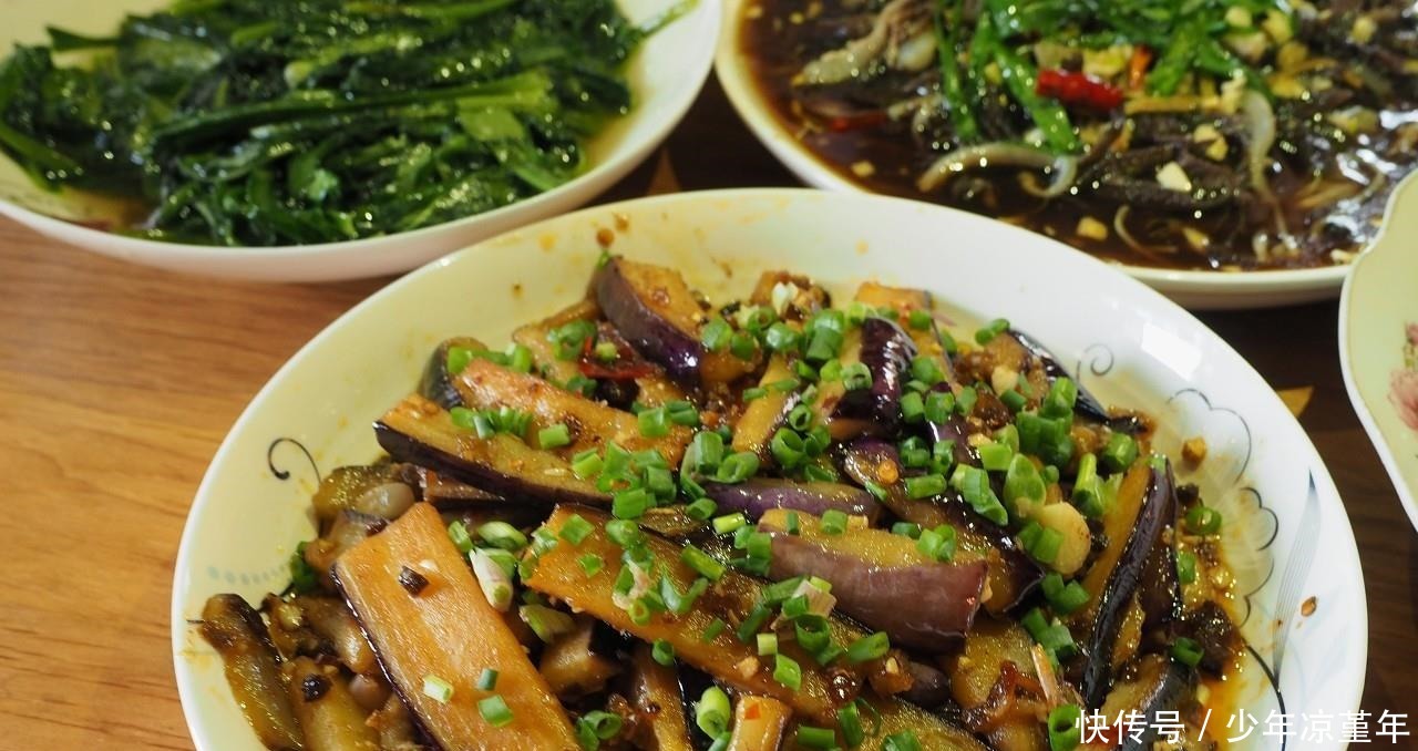 炒茄子,不要直接下油锅,多加这一步,茄子好吃不吸油!