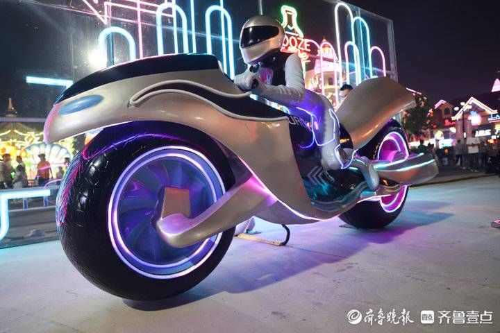 装置|白天是景观夜晚是灯汇，艺术灯光互动装置“装扮”金沙滩啤酒城