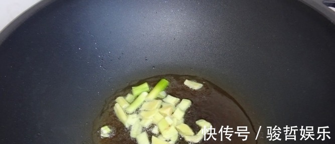 夏季，这是我吃不腻的午餐，就一盘，顶饱低脂又营养，错过等一年