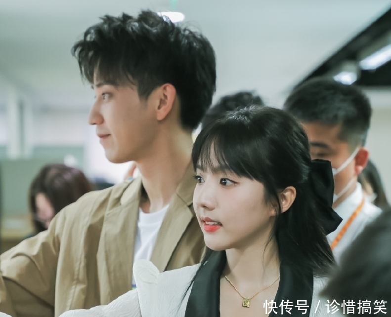 苏晓彤|《御赐小仵作》直播扫楼,楚瑜CP营业,苏晓彤身高让人看愣了