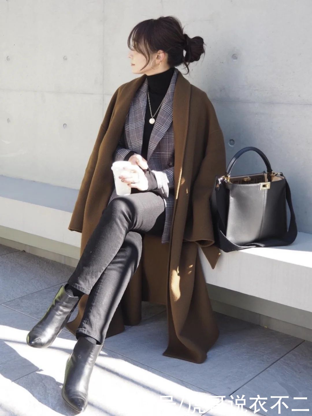 小脚裤才是冬季宝藏单品，学日本博主的“一裤多穿”，简约又优雅