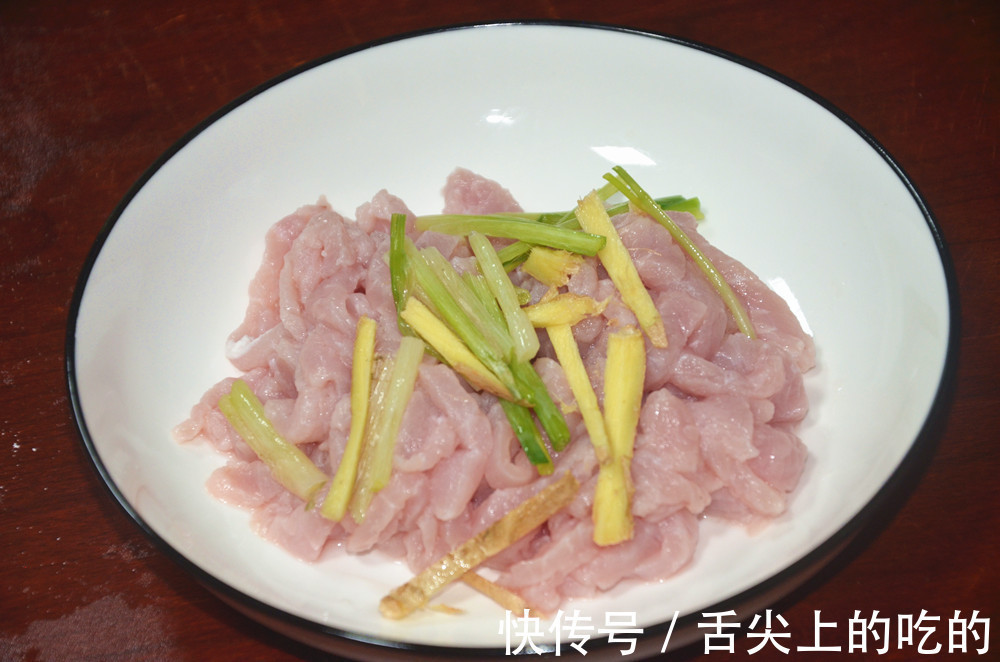 炒瘦肉有人加淀粉，有人放蛋清都错了，老师傅教你一招，嫩滑不腥