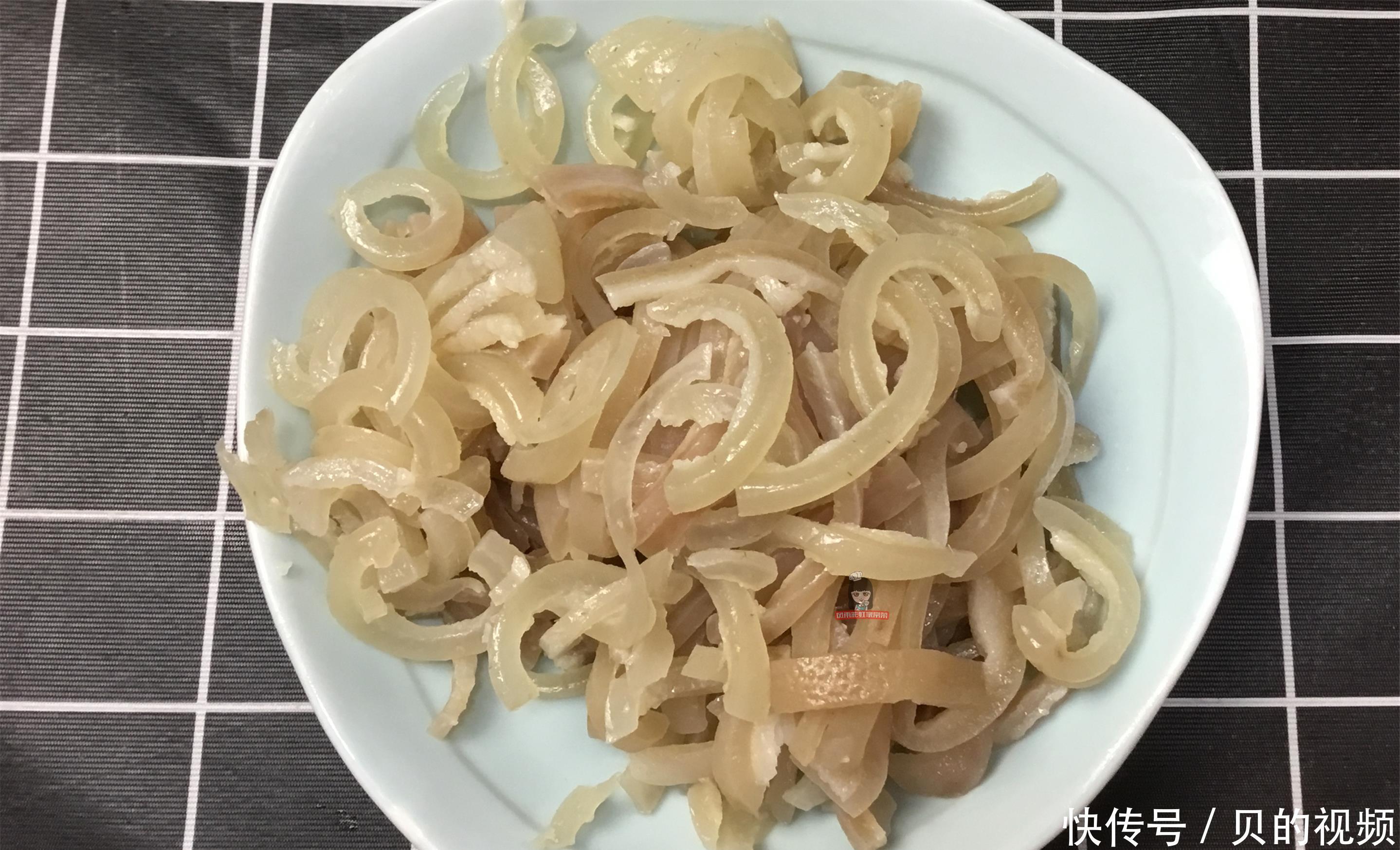  好吃|猪皮的做法太好吃了，口感爽滑，美味香辣，好吃又解馋
