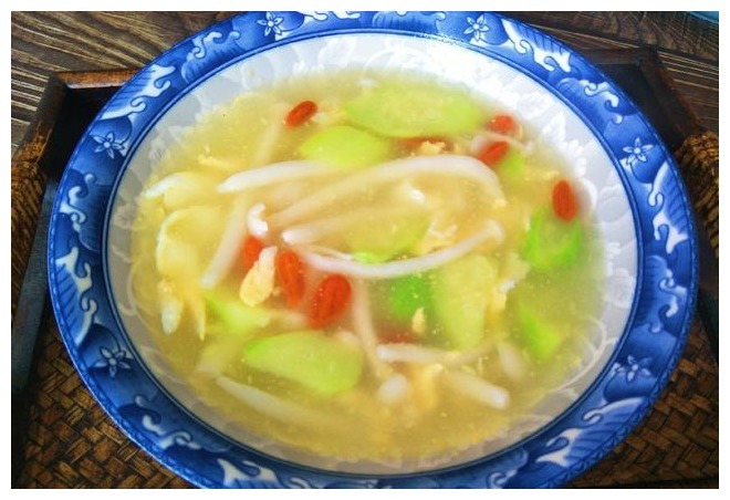 母子二人的午餐,妈妈吃的低脂,宝宝营养,晒到朋友圈,获赞无数