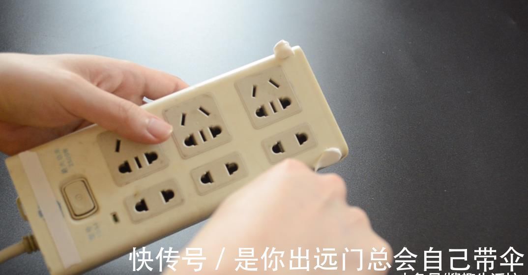 家里插排用久了很脏难清洗 只需用它擦一擦, 立马焕然一新