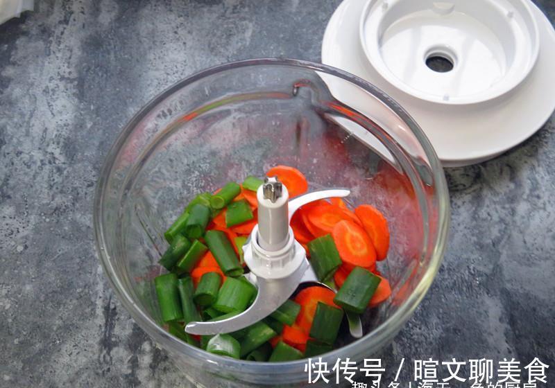 更香|手抓饼别煎着吃了，这样做更香更营养，我家一周做几次，次次光盘