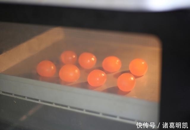 蛋黄|广式月饼还是喜欢这配方,蛋黄油润咸香,饼皮松软可口,味道大赞