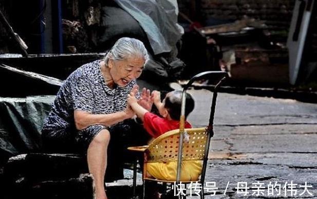 父母|隔代带娃要慎重!因为老人带孩子和父母带的目标不一致