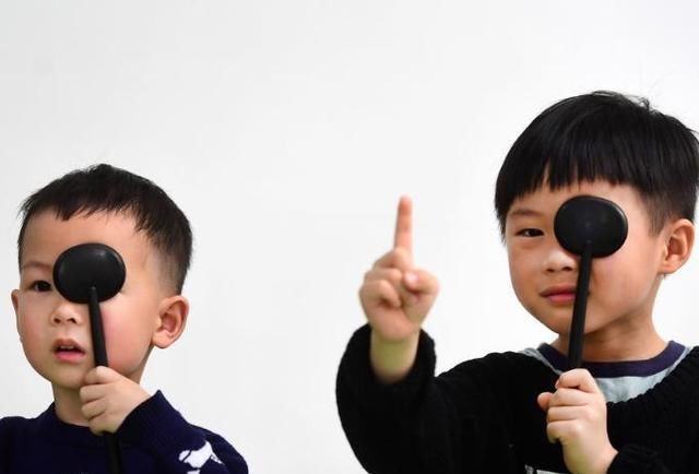 周行涛|5岁半孩子近视1000度,医生查出原因后,家长崩溃!