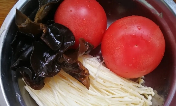 夏天,女人多给自己喝这“汤”,成本5元,一周坚持喝四回,鲜香