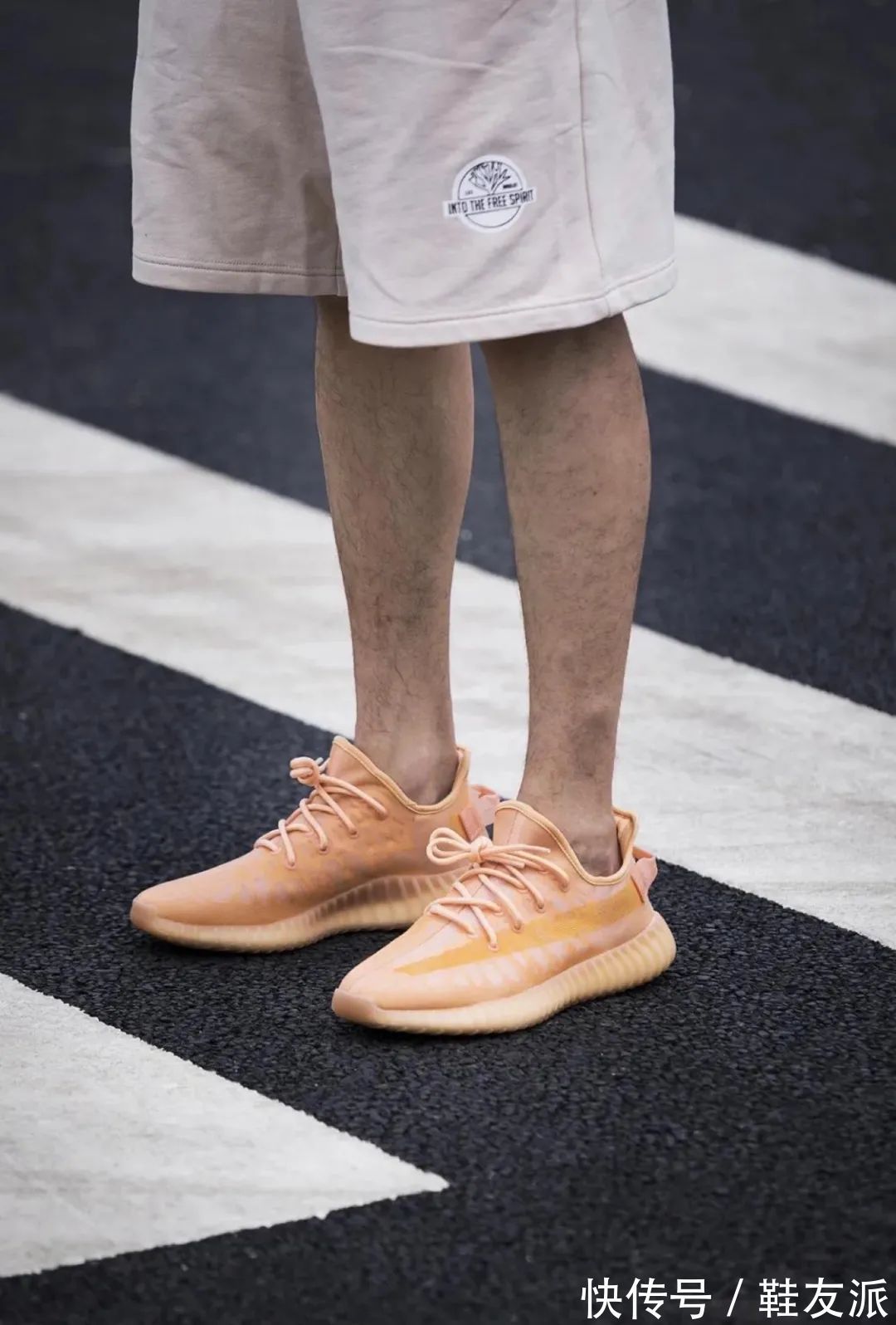 鞋款|YEEZY跌破原价,冰蓝、满天星疯狂复刻,地区限定变成炒冷饭?