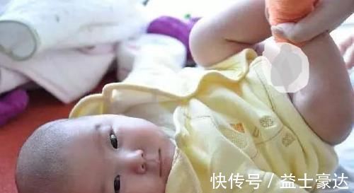 怒斥|宝宝拉臭臭,用水洗还是纸巾擦?新手妈妈这样做,医生怒斥无知!
