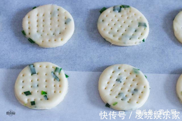 葱香小饼干|不用黄油,也不加糖,教你做葱香小饼干,口口香又酥