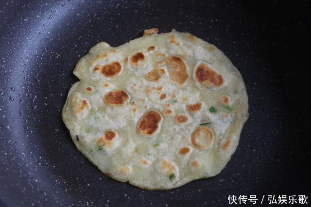 香软的土豆馍馍饼做法,土豆加面粉煎一煎切一切,老少皆宜
