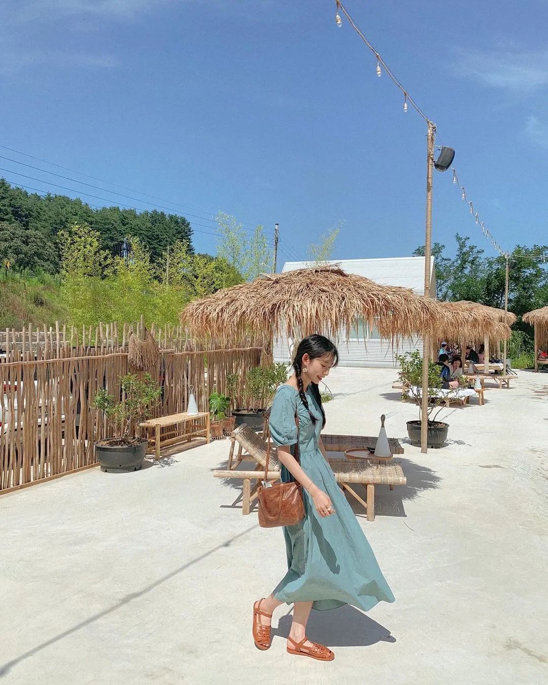 小姐姐|裙子款式太多怎么选？今夏流行穿“茶歇裙”，气质又显高