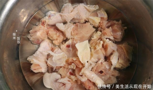 分享一道蒸菜,鸡肉鲜香软嫩,胡萝卜清甜多汁,营养好吃