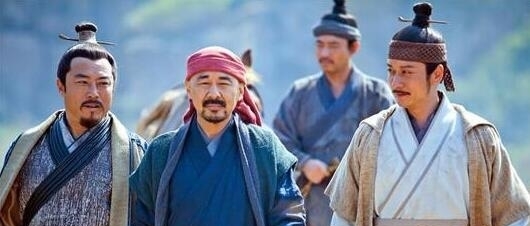 嫁给|皇帝死后她被遣散回家,然后嫁给了个乞丐,20年后乞丐成了皇帝
