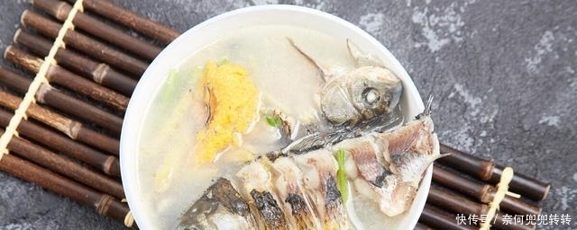 炖鱼汤时,用料酒啤酒都不行,换成半勺它,汤鲜肉美,没一点腥味