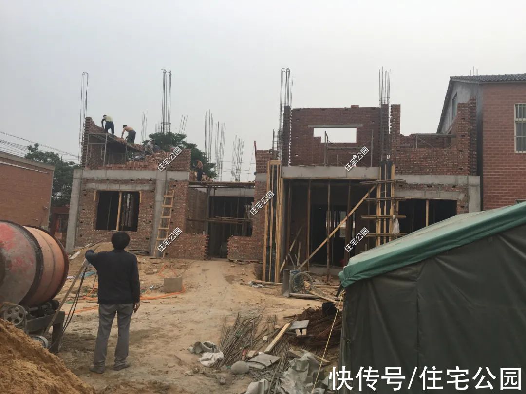 楼面|河南农村85万建三层别墅，比效果图还漂亮