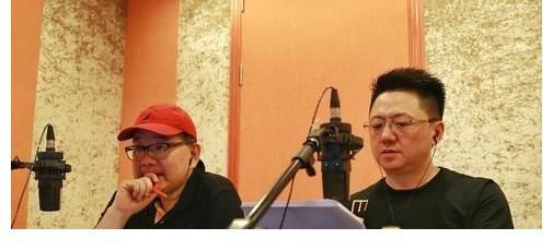 王冠|白玉兰现场尴尬,关晓彤跨界主持,曹可凡金炜失言,王冠独木难支