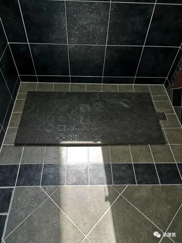 淋浴房|淋浴房还做拉槽就落伍了,现在流行立体瓷砖,防滑功能更强大!
