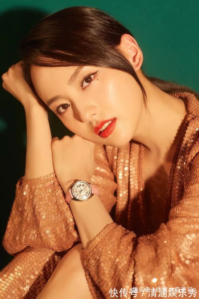 手表!女人带手表应该戴“左手”还是“右手”?看完就懂了,戴错很尴尬