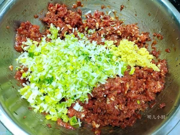 花生油|拌饺子馅加油还是加鸡蛋？教你正确做法，又鲜又香，咬一口都是汁