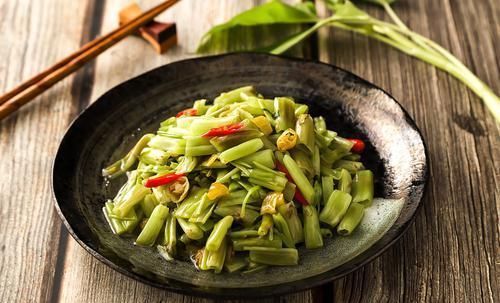 明白|空心菜是蔬菜界的“万毒之王”?营养师告诉你,看完终于明白了!