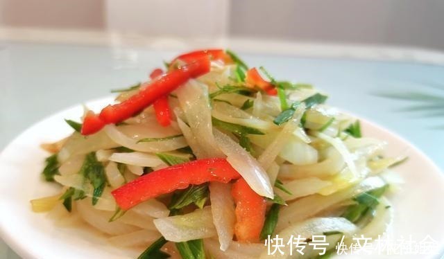 两口子周末这样吃午晚餐,不丰盛却舒心暖胃,网友简单的幸福