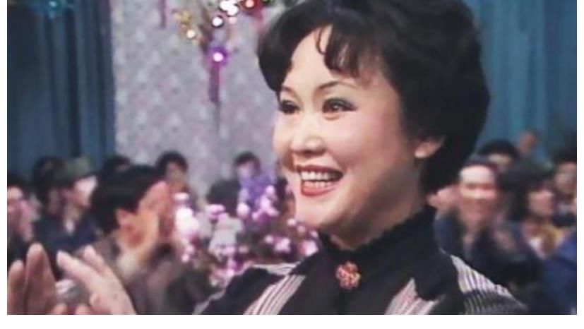 首屆春晚有多新穎？全程直播觀眾點(diǎn)播，李谷一大膽演唱“禁歌”