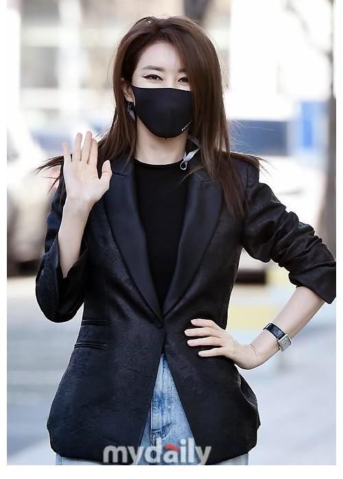 「MD PHOTO」 韩国女歌手金完宣出演《两点出逃》节目