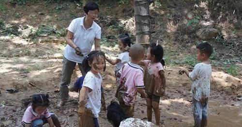 小猪佩奇|孩子在泥巴地里蹦跳,宝妈“怒吼”:千万别给孩子看小猪佩奇