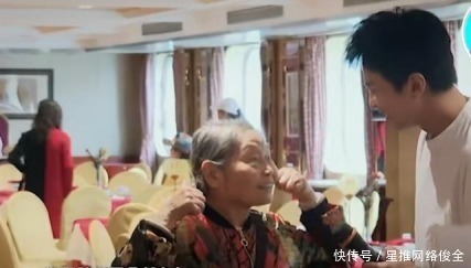 合照|鄧超參加節(jié)目被姐姐團(tuán)簇?fù)砬蠛险眨拥貧鉂M足要求,鹿晗反被冷落