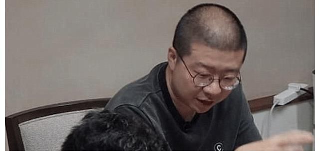 李雪琴为何没来《脱口秀4》,李诞道出实情,“她是真的喜欢王建国”