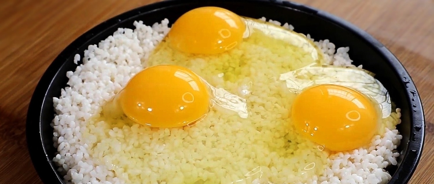 大米新吃法,加3个鸡蛋,不煮不蒸,酥脆又筋道,孩子抢着吃