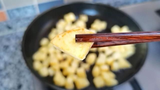 小米辣|夏日的黄瓜这样做，好吃下饭，美容又健康，吃了还想吃的下饭菜