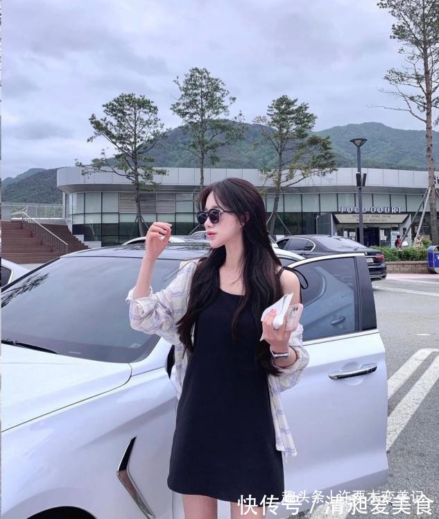 时髦 扔掉你的碎花裙!今夏流行这“3种”裙子,40岁女人穿更时髦减龄