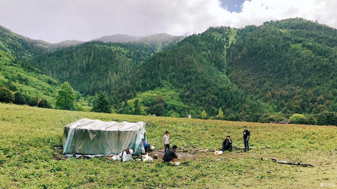 野杜鹃|人生必须有这样一次徒步， 尼汝七彩瀑布。