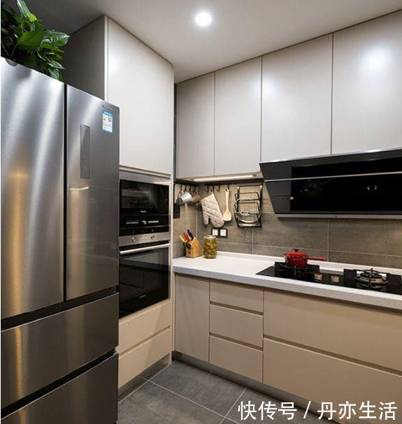 乳胶漆|餐厅做一排柜子,装修完太好用,邻居都快把门槛踏平了