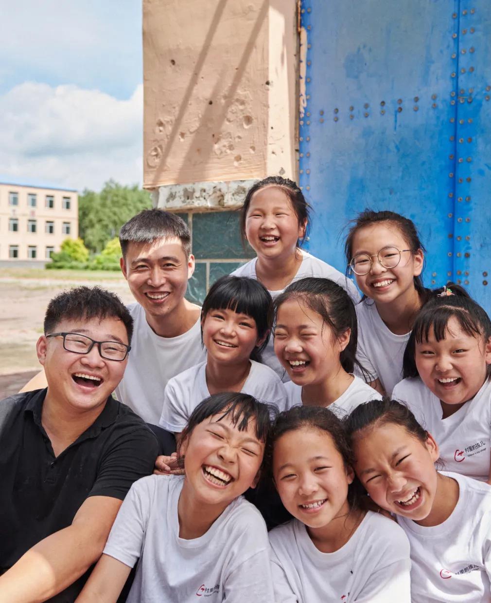 孩子们|好羡慕大凉山的“妞妞”们,能够遇到吉布小龙这样的老师