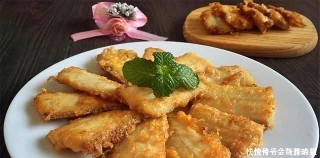 炸带鱼,有人用淀粉,有人用面糊,都不对!教你正确做法,太香了