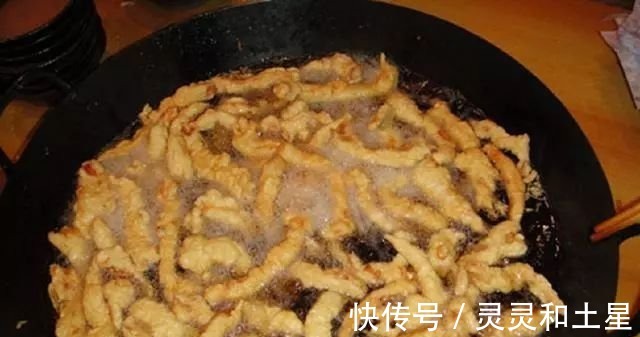 酥脆|炸酥肉时,记住这3个技巧,保证炸出来的酥肉不仅酥脆,还不回软!