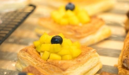 买面包时，聪明人会避开这5种，没营养还费钱，很多家长还在买