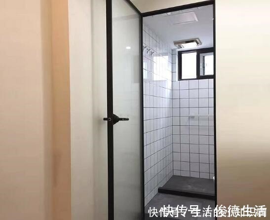 塑钢|过来人的惨痛教训卫生间如果安装这种门，住上半年保证想换！